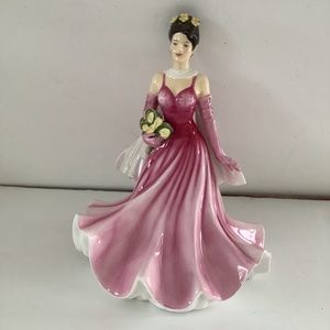 Royal Doulton figurine pretty ladies collection “A perfect gift”